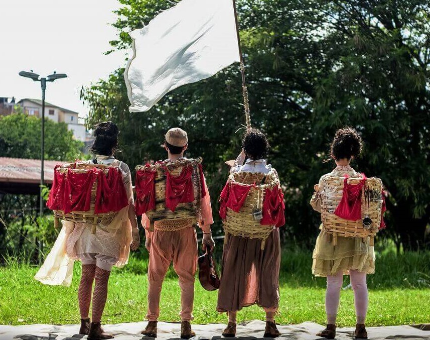 A cruzada dos corações puros (ou Quem inventou a guerra?)